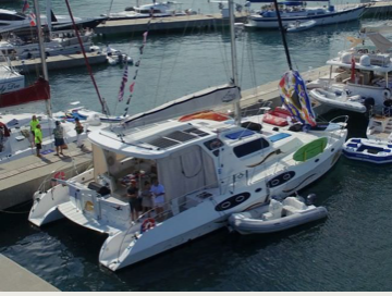 Catamaran Manna