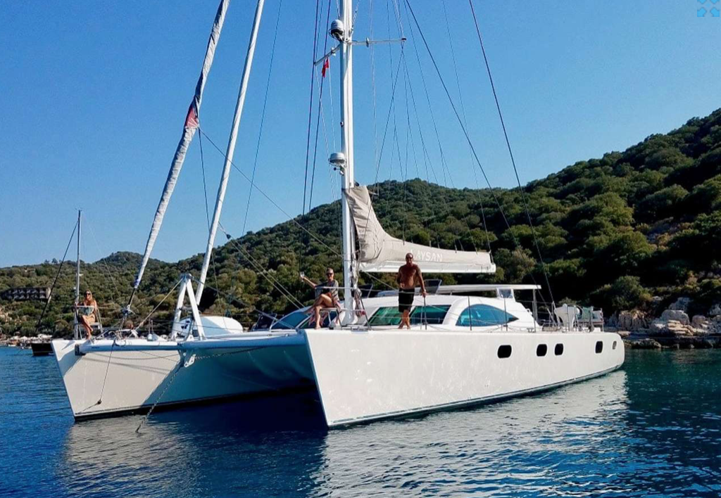 Catamaran Laysan